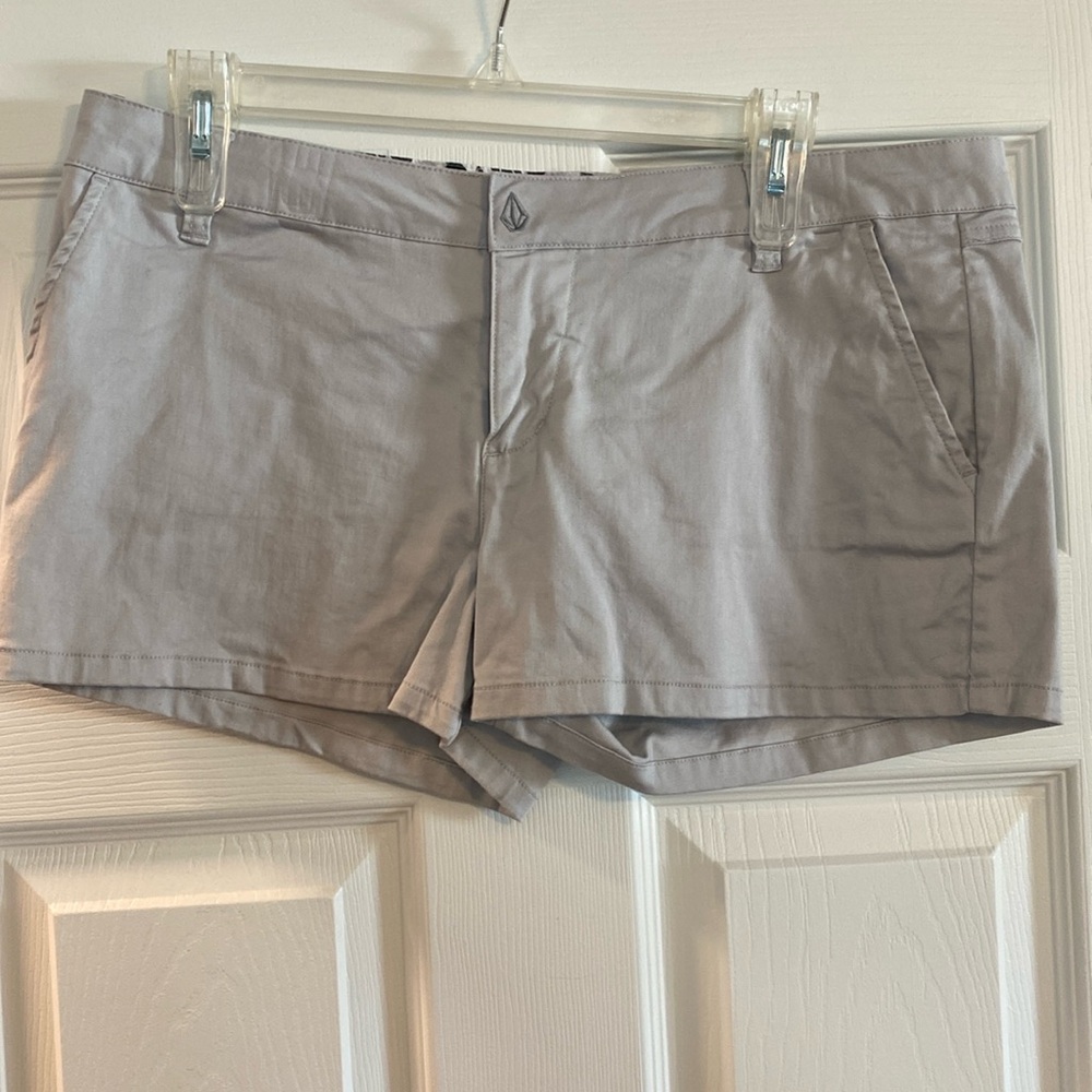 Volcom khaki shorts